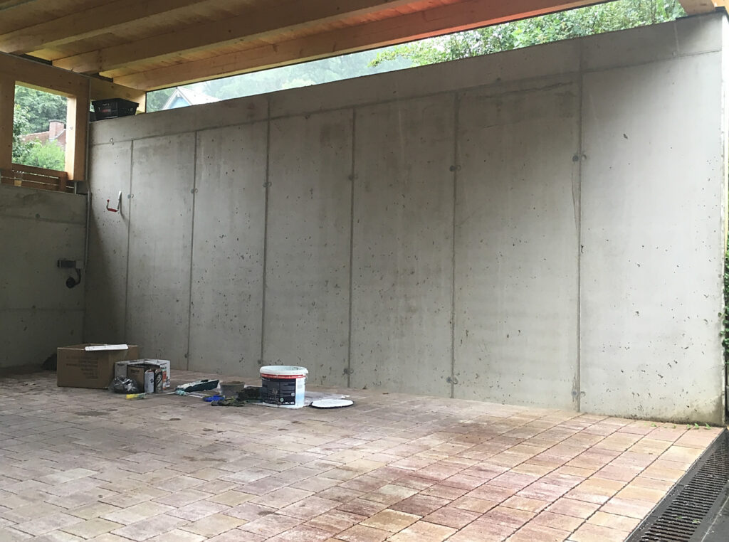 empty wall before painting