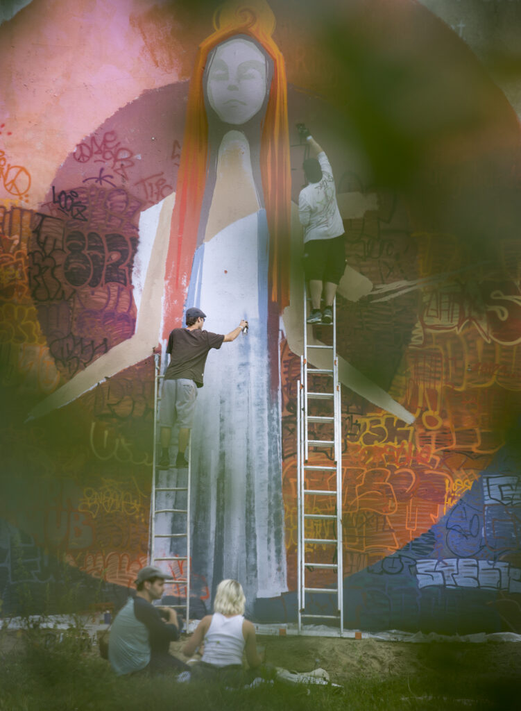 _MG_0688 Graffiti Artists Painting Mural and people are watching